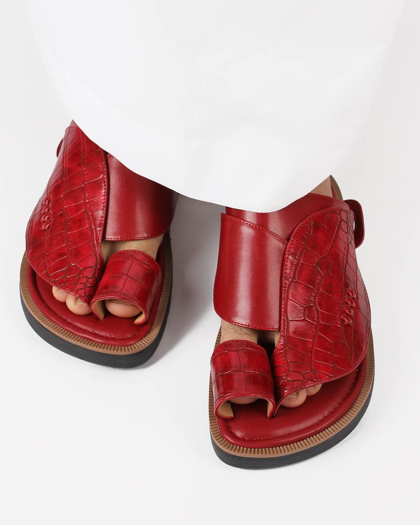 حذاء شرقي بطبعة التمساح 