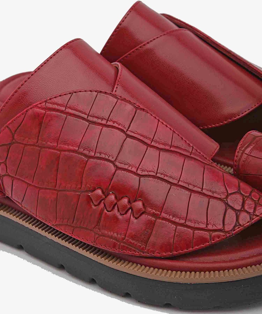 حذاء شرقي بطبعة التمساح 