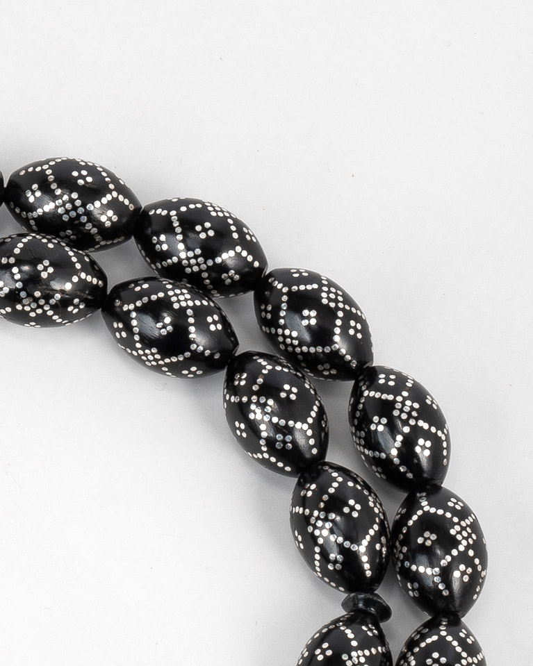 سبحة يسر مطعمه بفضة