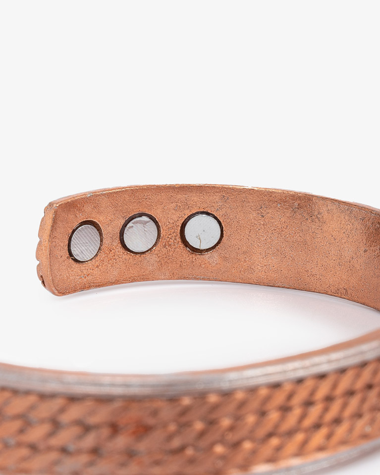 سوار معصم رجالي ستانلس ستيل نحاسي منقوش فاخر