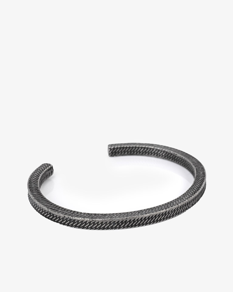 سوار معصم رجالي اسود منقوش