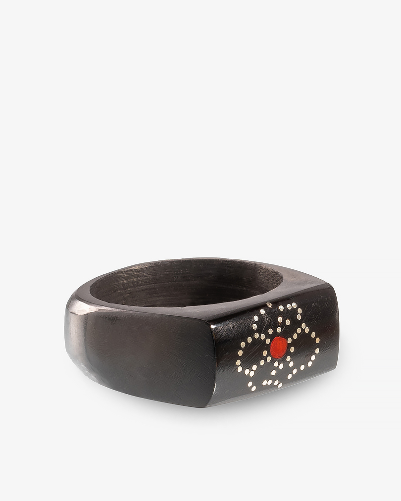 خاتم رجالي خشب كوك منقوش مرجان أحمر يدوي