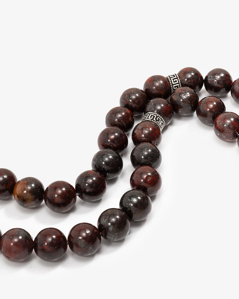 سبحة حجر يشب بلون عودي