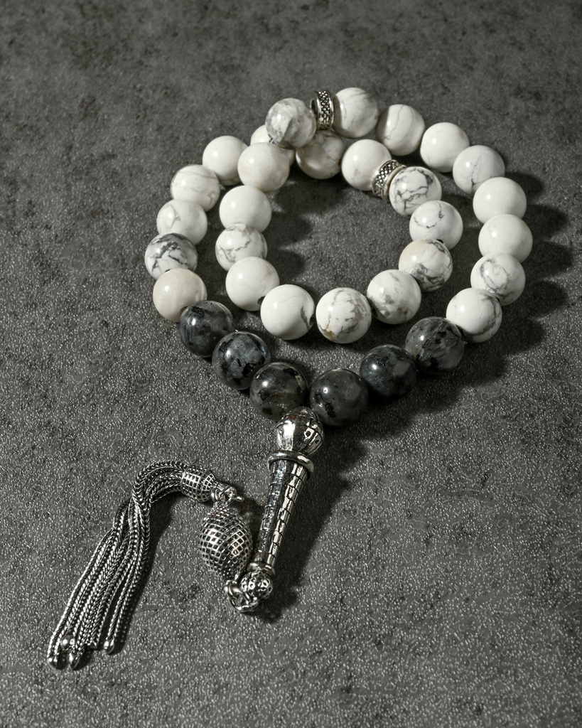 ROASRY WHITE AND GREY STONE HOLAIT