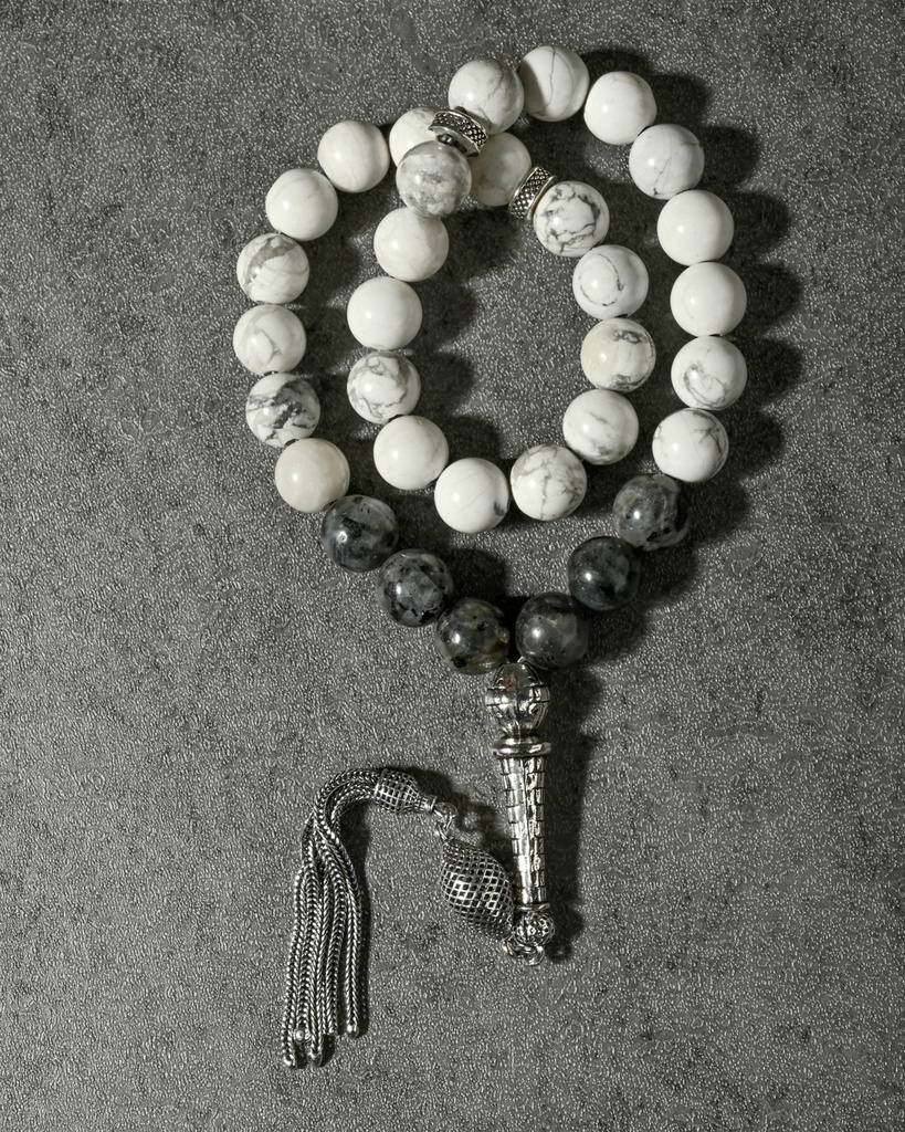 ROASRY WHITE AND GREY STONE HOLAIT