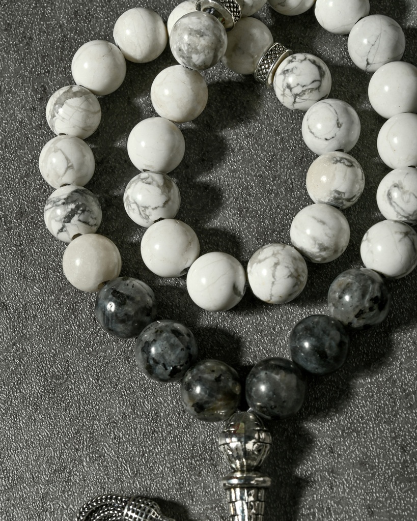 ROASRY WHITE AND GREY STONE HOLAIT