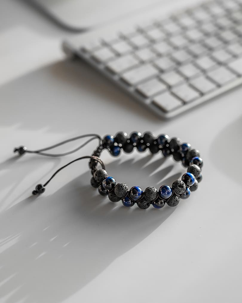 سوار حجر طبيعي كحلي واسود