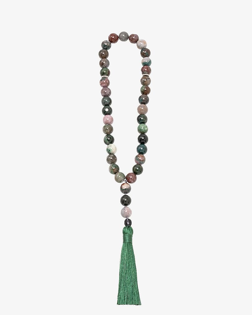 سبحة بحجر كريم عقيق ملون