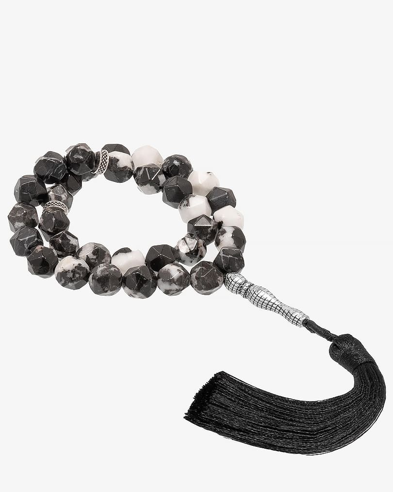 سبحة حجر كريم يشب بقصة الالماس