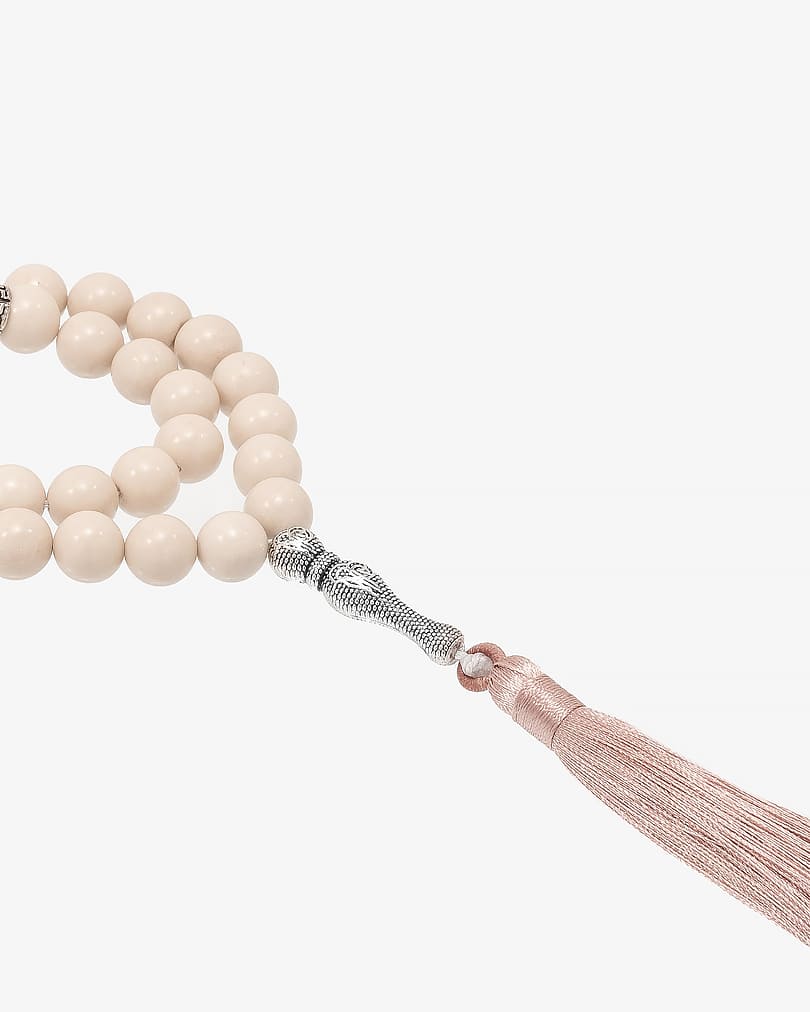 سبحة حجر النهر بلون بيج