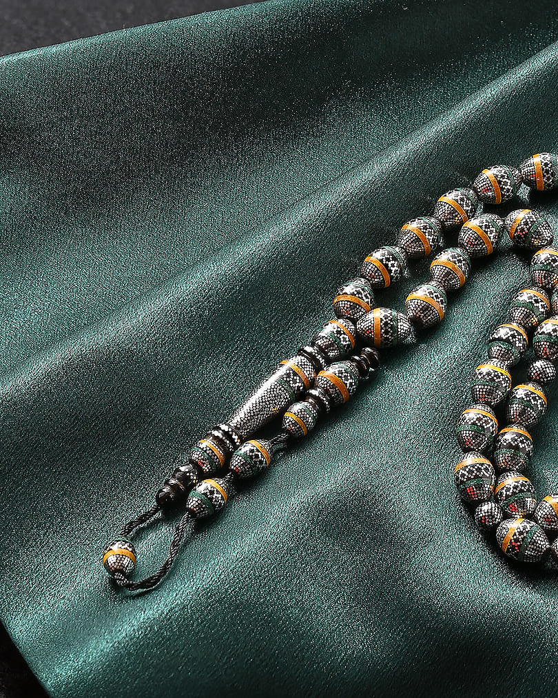 سبحة يسر منقوش بفضة تراب الكهرمان وملاكيت طبيعي