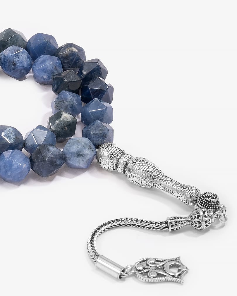 سبحة فضة حجر سوداليت طبيعي بقصة الاماس