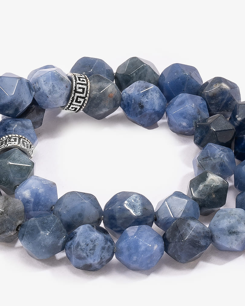 سبحة فضة حجر سوداليت طبيعي بقصة الاماس