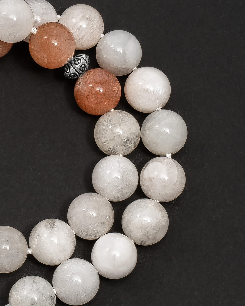 سبحة حجر جاد ابيض  وروز