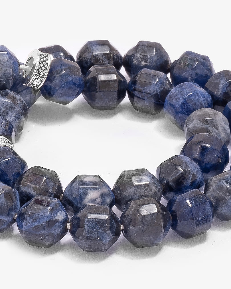 سبحة فضة حجر سوداليت ازرق بتصميم اسطاوني