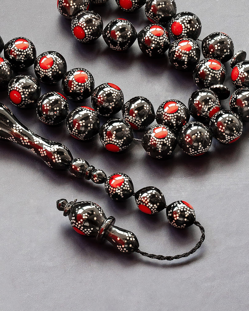 سبحة كوك طبيعي منقوش بالفضة ومرجان