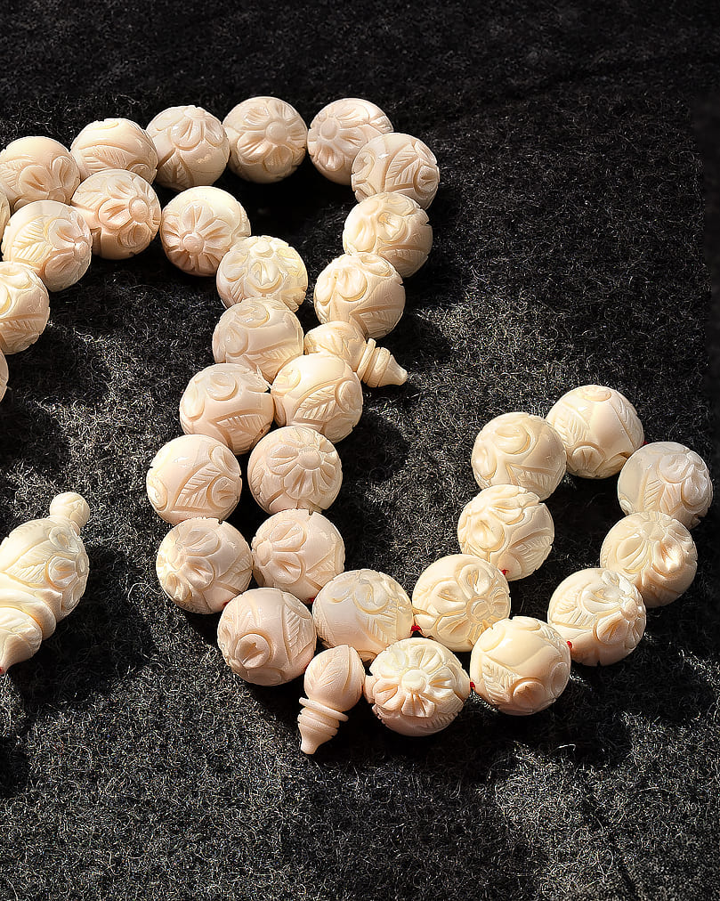 A rare rosary of a hippo's tusk ROS5366WH