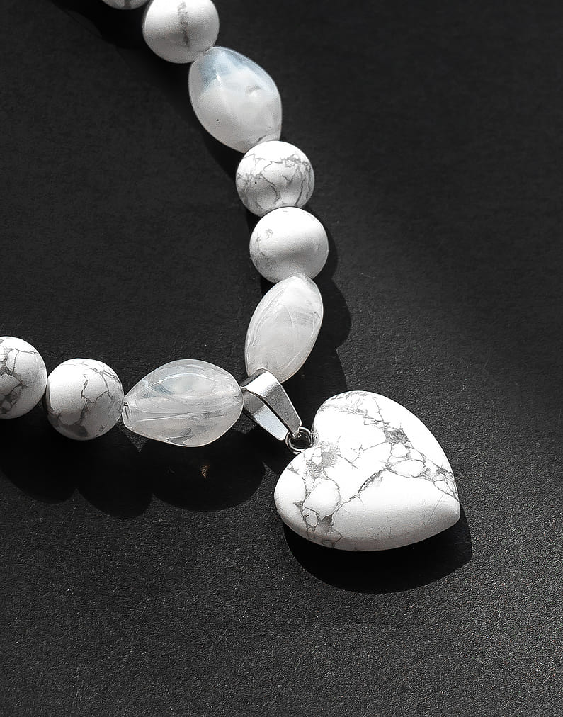 Howlite stone necklace WNEC099WH