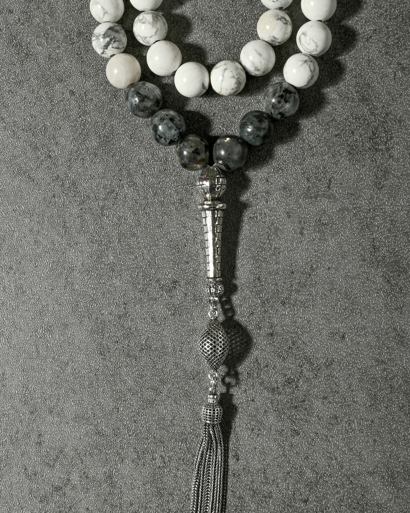 ROASRY WHITE AND GREY STONE HOLAIT