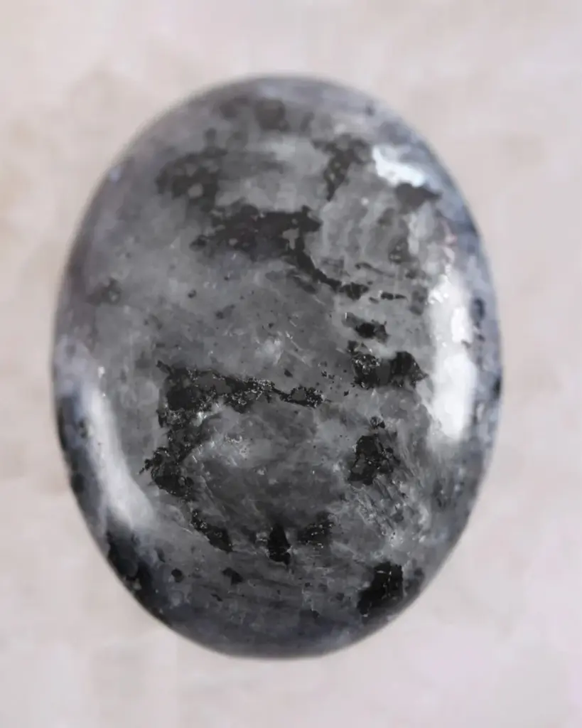 ROASRY WHITE AND GREY STONE HOLAIT