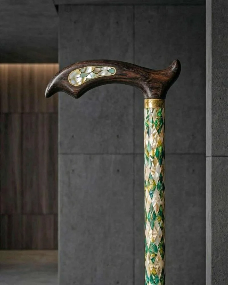 عصا عكاز خشب ايبانوس طبيعي مرصعة بالصدف الطبيعي