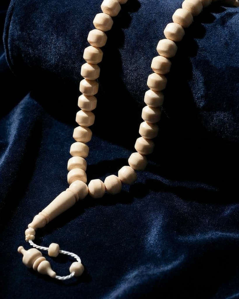 A rare luxurious ivory ROS5330WH