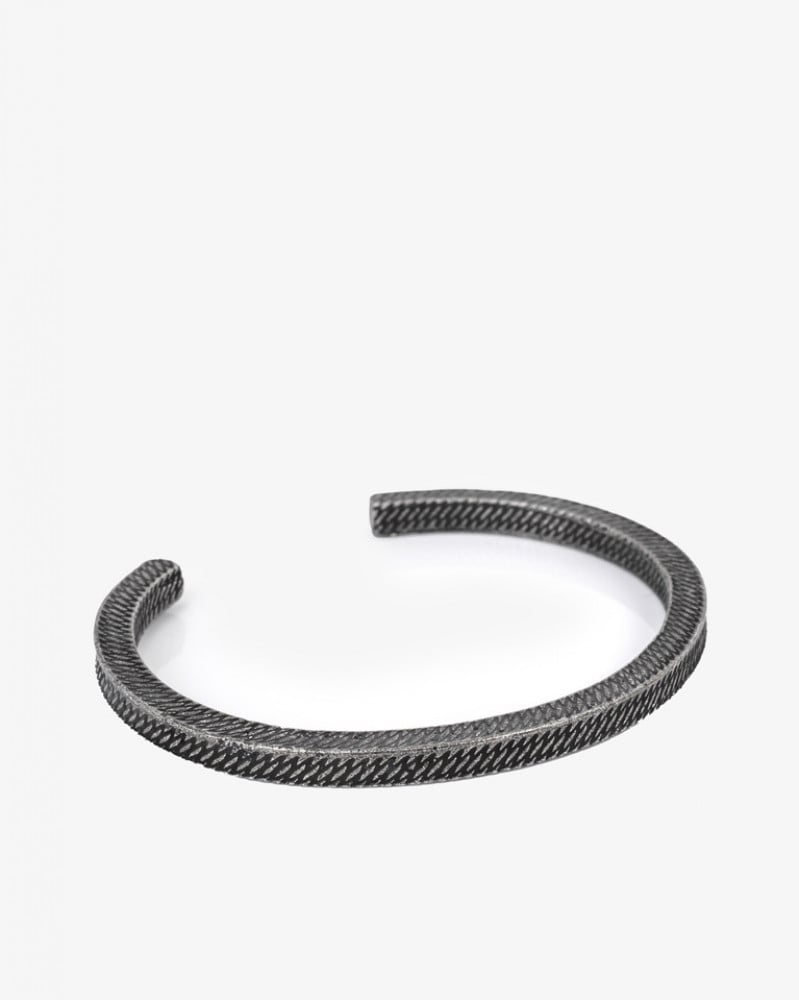 سوار معصم رجالي اسود منقوش