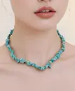 عقد نسائي حجر كريم بلون فيروزي بعروق